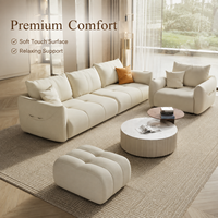 Canapé sectionnel capitonné crème, fauteuil et ottoman, ensemble de sièges spacieux et doux, style minimaliste, luxe moderne pour la maison