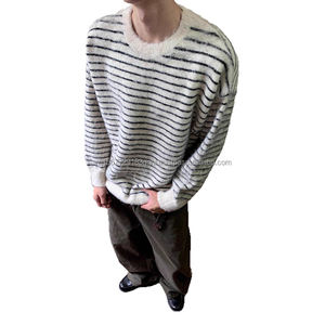 Suéter de Punto Retro de Invierno con Rayas en Contraste, Suave y Cómodo, para Hombre y Mujer, Estilo Neutral, Cuello Redondo, para Parejas - Product Image 5