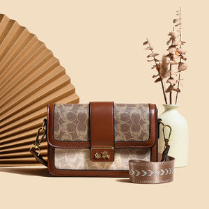 Sac messager en PU imprimé de haute qualité pour femmes. Design carré compact, adapté à diverses utilisations.598 - Product Image 4