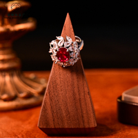 Bague en grappe de fleurs en zircon rouge plaqué or blanc sur cuivre, bijou de déclaration pour femme, idéale pour les soirées et banquets