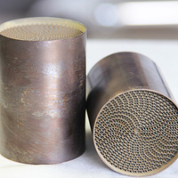 Catalyseur métallique en nid d'abeille en acier de haute qualité pour le traitement des gaz d'échappement des motos, haute performance 200CPSI 300CPSI 400CPSI, orange