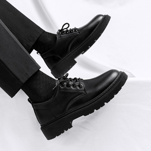 Chaussures en PU pour hommes, style britannique, nouvelle collection hiver 2026, pour jeunes étudiants, à semelle épaisse, décontractées et tendance - Product Image 5