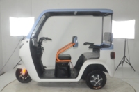 Tricycle électrique intelligent à quatre roues pour adultes, une voiture familiale chinoise avec une batterie durable et longue durée de vie