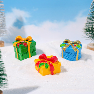 Adornos navideños de resina para caja de regalo, decoraciones en miniatura para colgar en el árbol, forma rectangular pintada a todo color - Product Image 3