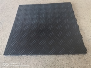 Dalles de sol de <span class=keywords><strong>garage</strong></span> en PVC emboîtables robustes, antidérapantes, résistantes à l'huile, imperméables, résistantes aux produits chimiques pour ateliers et centres commerciaux - Product Image 6