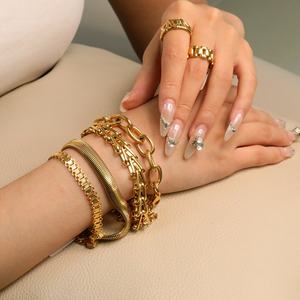 Bracelet personnalisé en acier inoxydable massif plaqué or 18 carats, anti-ternissement, avec breloque géométrique, chaîne tendance, maillons cubains - Product Image 3