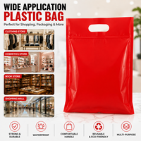 Sac de courses en plastique rouge imprimé sur mesure avec poignée découpée pour vêtements, cosmétiques et emballages de détail