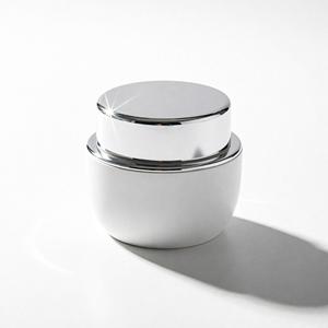 Thefaceshop Yehwadam Jeju Magnolia Crème éclaircissante au thé vert pur, à l'aloe vera, à la niacinamide, à la vitamine B5, pour tous types de peaux - Product Image 1