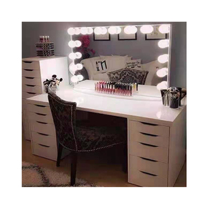 Table de maquillage moderne simple en bois de haute qualité avec miroir éclairé - Product Image 1
