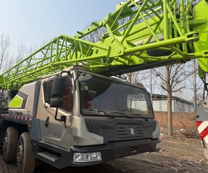 Grue sur camion Zoomlion Ztc550v de 55 tonnes, modèle 2017, en bon état, avec grue SAC1300t STC800t6 STC800t5 STC1000c7, à prix bas. - Product Image 6