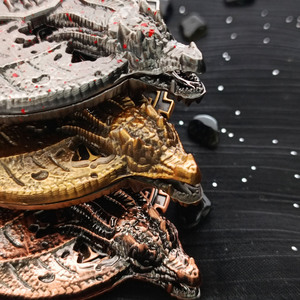 Bán Buôn 3-Đầu Rồng <span class=keywords><strong>7</strong></span>-1 Quay Đa Dạng Xúc Xắc Đặt D12 Dungeons Rồng Dnd Bảng Trò Chơi Tùy Chỉnh Kim Loại Khắc D20 D12 D10 D8 - Product Image 3