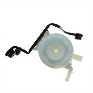 Réservoir de liquide de direction assistée 44360-48030 pour Toyota Highlander 2001-2008 en plastique avec bouchon - Product Image 4