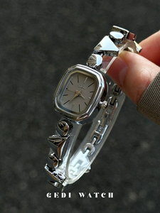 Reloj de Pulsera Vintage para Mujer, Esfera Irregular, Estilo Lujoso y Elegante, Reloj de Cuarzo de Alta Textura - Product Image 1