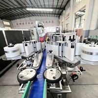 Etiqueteuse automatique à trois côtés en acier inoxydable 304, machine d'étiquetage pour bouteilles carrées en PET pour les boissons au thé et à l'eau de coco