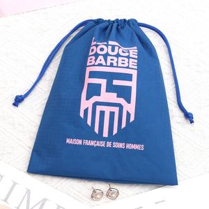 Bolsa reutilizable de tela de nailon con cordón para zapatos de bolos, bolsa de lavandería de fibra de poliéster 210D impresa con logotipo personalizado, bolsa de polvo de nailon - Product Image 1