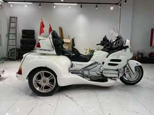Motocicleta de Turismo de Lujo <span class=keywords><strong>Honda</strong></span> Gold Wing Trike de 1800 cc, Seis Cilindros en Línea, Refrigerada por Agua - Product Image 3