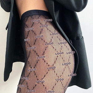Collants personnalisés de luxe en résille avec logo et lettre imprimés populaires pour femmes Collants sexy de marque pour femmes - Product Image 1