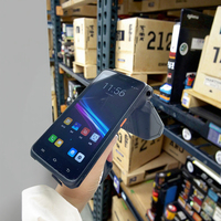 Lecteur portable RFID UHF longue portée IP67 Android 11 9000 mAh avec étiquettes de cartes RFID pour l'élevage en stock