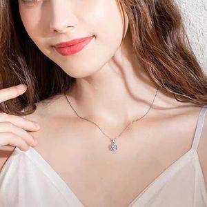 Collana in Argento Sterling 925 con Pendente a <span class=keywords><strong>Fiocco</strong></span> <span class=keywords><strong>di</strong></span> <span class=keywords><strong>Neve</strong></span> in Moissanite da 1 Carato, Taglio Brillante Rotondo, Regalo <span class=keywords><strong>di</strong></span> Lusso per Fidanzamento e Matrimonio - Product Image 2