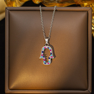 Collier ras <span class=keywords><strong>du</strong></span> cou en cuivre motif main de la balance pour femme, pendentif zircon scintillant, bijou de clavicule personnalisé haut de gamme et tendance - Product Image 3