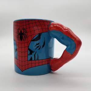 Taza de <span class=keywords><strong>café</strong></span> de sopa de cerámica en forma de Capitán <span class=keywords><strong>América</strong></span> promocional de lujo, nuevo juego de regalo de vacaciones con mango muscular, diseño bonito - Product Image 4