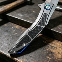 Couteau de poche haut de gamme pour l'extérieur, acier 8cr14mov, alliage d'aluminium + manche en fibre de carbone, outil EDC, couteau pliant pour logo personnalisé