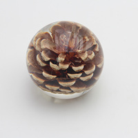 Artisanat en résine Globe à neige Boule de cristal en résine Sphère Arc-en-ciel Fleur de miel intégrée Boule en résine pour décoration de la maison Cadeau de Noël