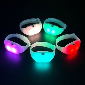สายรัดข้อมือ LED เปลี่ยนสีได้ 15 สี พร้อมเสียงและแสง ปรับขนาดได้ 10 โซน เปิดใช้งานด้วยเสียง เหมาะสำหรับคอนเสิร์ตและงานปาร์ตี้ - Product Image 1