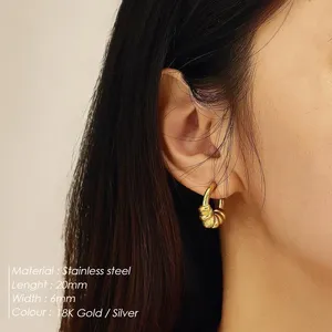 EManco Nuevos Pendientes de Aro Geométricos de Acero Inoxidable, Chapados en Oro de 18K, Elegantes y Exagerados, Joyería para Oreja de Mujer, Compromiso - Product Image 2