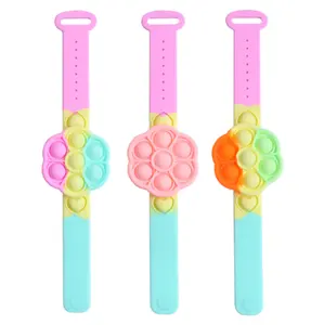 2024 beliebtes produkt neues design großhandel kinder silikon spielzeug druckminder silikonpresse puppy spielzeug rotierendes armband