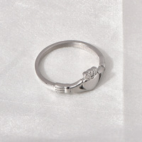 Bague d'éternité haut de gamme en acier inoxydable plaqué or 18 carats pour couple, style Hug Marry Crown Heart, pour mariage et événements festifs