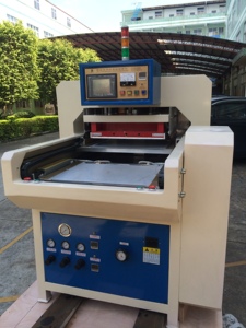 Machine de soudage et de découpe à haute fréquence 8KW-15T pour sacs de stomie - Product Image 3