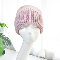 Gorro de punto de lana con logotipo personalizado para hombres y mujeres, gorro de invierno cálido y suave con bordado, característica común de tela OEM/ODM para viajes