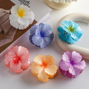 Vente en gros de pinces à cheveux en plastique de style plage pour femmes, accessoires de cheveux floraux élégants - Product Image 1