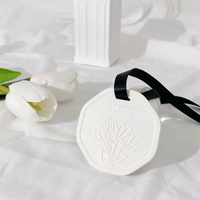Vente en gros LOGO personnalisé Pierre aromatique en céramique Huile essentielle Diffuseur d'argile Pierre d'argile parfumée suspendue