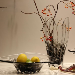 Jarrón de cristal irregular con diseño de ondas y flores, decoración artística para el hogar, con apertura gradual. - Product Image 3