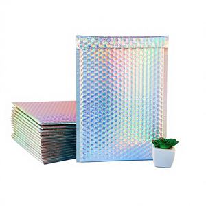 Sobres de Burbuja Metálicos Holográficos de 5.9x9.6 Pulgadas, Autosellables, Impermeables, Ecológicos, Resistentes a Impactos, Acolchados de Poliéster - Product Image 1