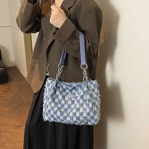 Sac fourre-tout décontracté transfrontalier grande taille, nouvelle mode 2026, à motif damier, pour le trajet quotidien et l'université - Product Image 3