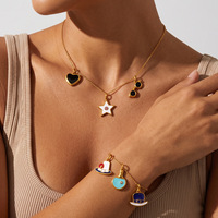 Breloque multi-éléments pour les vacances d'été, plaqué or 18 carats, coquillage et cœur, ambiance estivale vibrante, accessoire polyvalent pour la création de bijoux DIY