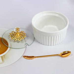 Vaso di spezie e zucchero in ceramica a strisce nordiche in tre pezzi Set moderno per condimenti da scrivania con coperchio e cucchiaio per uso alimentare - Product Image 3