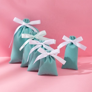 Sac à cordon en velours 7x9cm avec ruban en soie pour bijoux, emballage élégant pour le rangement et la décoration de maquillage - Product Image 1