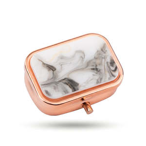 Pastillero Metálico Portátil con Botón de Presión, Diseño Decorativo Acrílico con Patrón de Mármol Carey, Pequeño Organizador de Pastillas para Bolsillo o Bolso - Product Image 1
