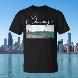เสื้อยืดลายชิคาโก สกายไลน์ วิวหน้าทะเลสาบ ดีไซน์ทิวทัศน์เมืองในใจกลางเมือง - Product Image 3