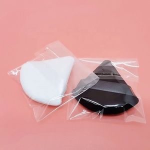 <span class=keywords><strong>Pack</strong></span> <span class=keywords><strong>de</strong></span> 6 pièces noir Triangle bouffée mélange personnalisé paquet <span class=keywords><strong>de</strong></span> couleur velours fond <span class=keywords><strong>de</strong></span> teint cosmétique éponges <span class=keywords><strong>de</strong></span> maquillage mélangeur visage doux Triangle bouffée - Product Image 6