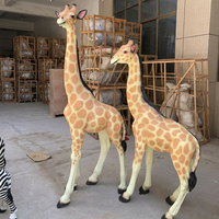 Statue de girafe grandeur nature sur mesure, grand élément décoratif en fibre de verre en forme d'éléphant pour événement sur le thème du safari