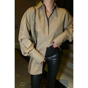เสื้อเชิ้ตผ้าป๊อปลินสีน้ำตาลสำหรับผู้หญิงพร้อมดีเทลกระเป๋าสุดพิเศษ - Product Image 3