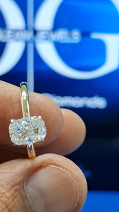 Bague solitaire en argent jaune avec moissanite taille coussin de 2,26 carats, bijoux ethniques fins pour les mariages, les fiançailles, les anniversaires, les fêtes - Product Image 3