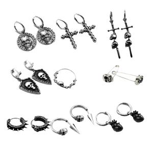 Pendientes de Acero Inoxidable Estilo Hiphop, Calavera Gótica, para Hombre, Color Negro Plateado, Joyería Punk, Pendientes de Moda para Hombre y Mujer - Product Image 1