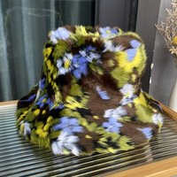Chapeau de seau en fausse fourrure arc-en-ciel à large bord pelucheux pour femmes Chapeau de fête en peluche chaud coloré multicolore Chapeau d'hiver en fourrure de renard