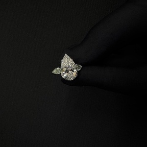 Elegante Anillo de Diamantes Cultivados en Laboratorio en Oro Blanco de 14k para Hombre y Mujer, Diseño de Joyería Fina Atemporal - Product Image 3